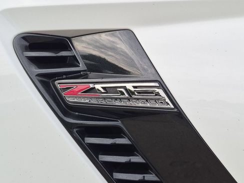 Used 2016 Chevrolet Corvette Z06 w/ 3LZ Preferred Equipment Group RWD image 7