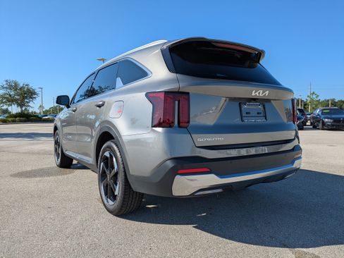 Certified 2026 Kia Sorento EX FWD image 6