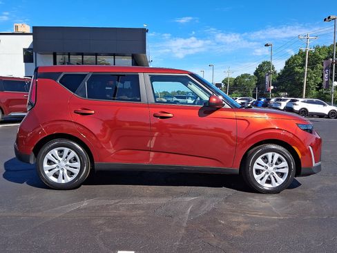 Used 2023 Kia Soul LX FWD image 7