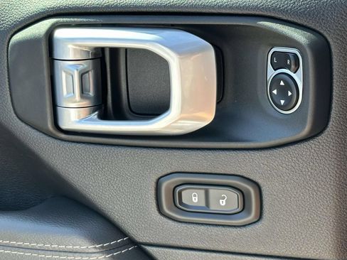 Used 2021 Jeep Wrangler Unlimited Sahara w/ LED Lighting Group AWD/4WD image 16