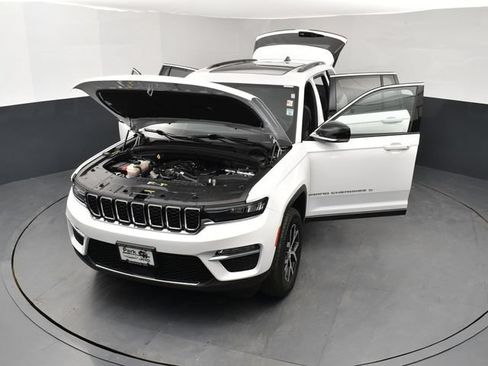 Used 2024 Jeep Grand Cherokee Limited AWD/4WD image 26
