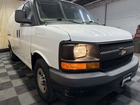 Used 2017 Chevrolet Express 2500 image 6