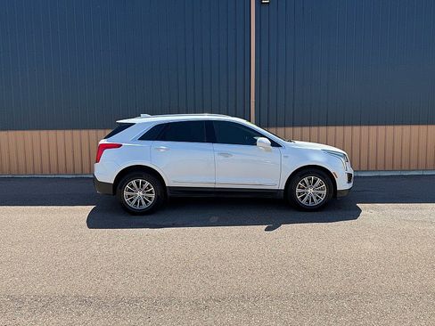 Used 2017 Cadillac XT5 Luxury w/ Driver Awareness Package AWD/4WD image 9