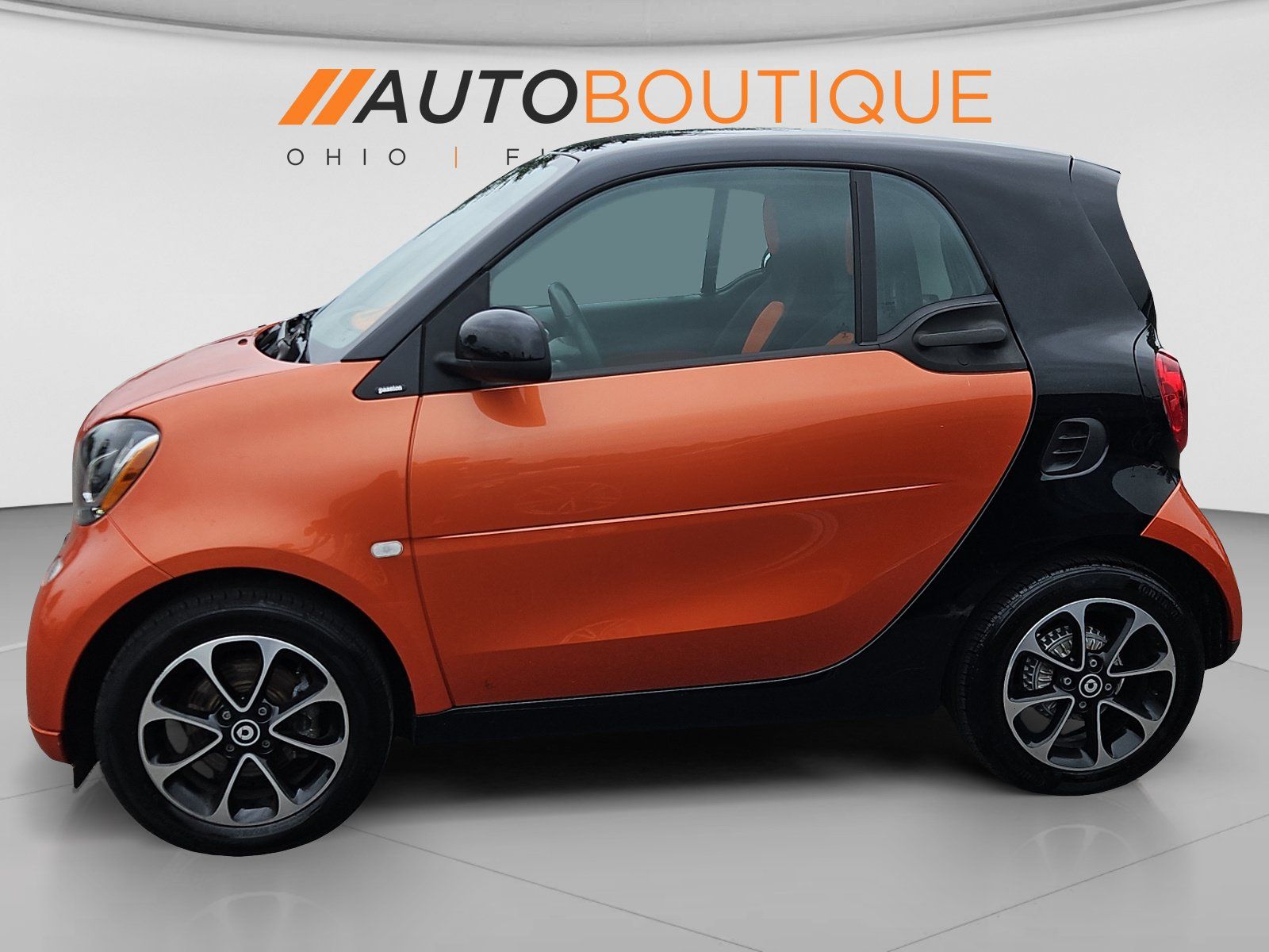 Used 2016 smart fortwo passion RWD image 2