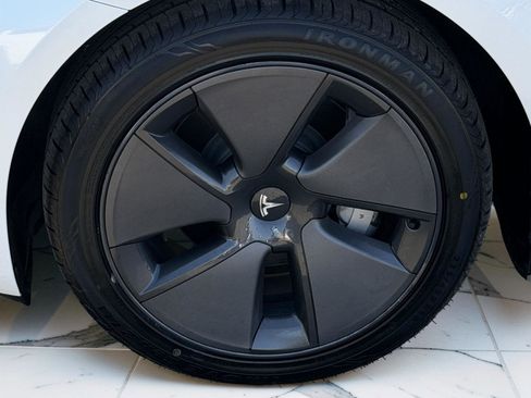 Used 2023 Tesla Model 3 Standard Range image 5