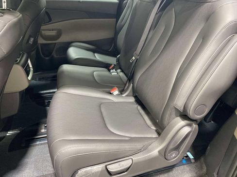 New 2026 Kia Carnival EX FWD image 12