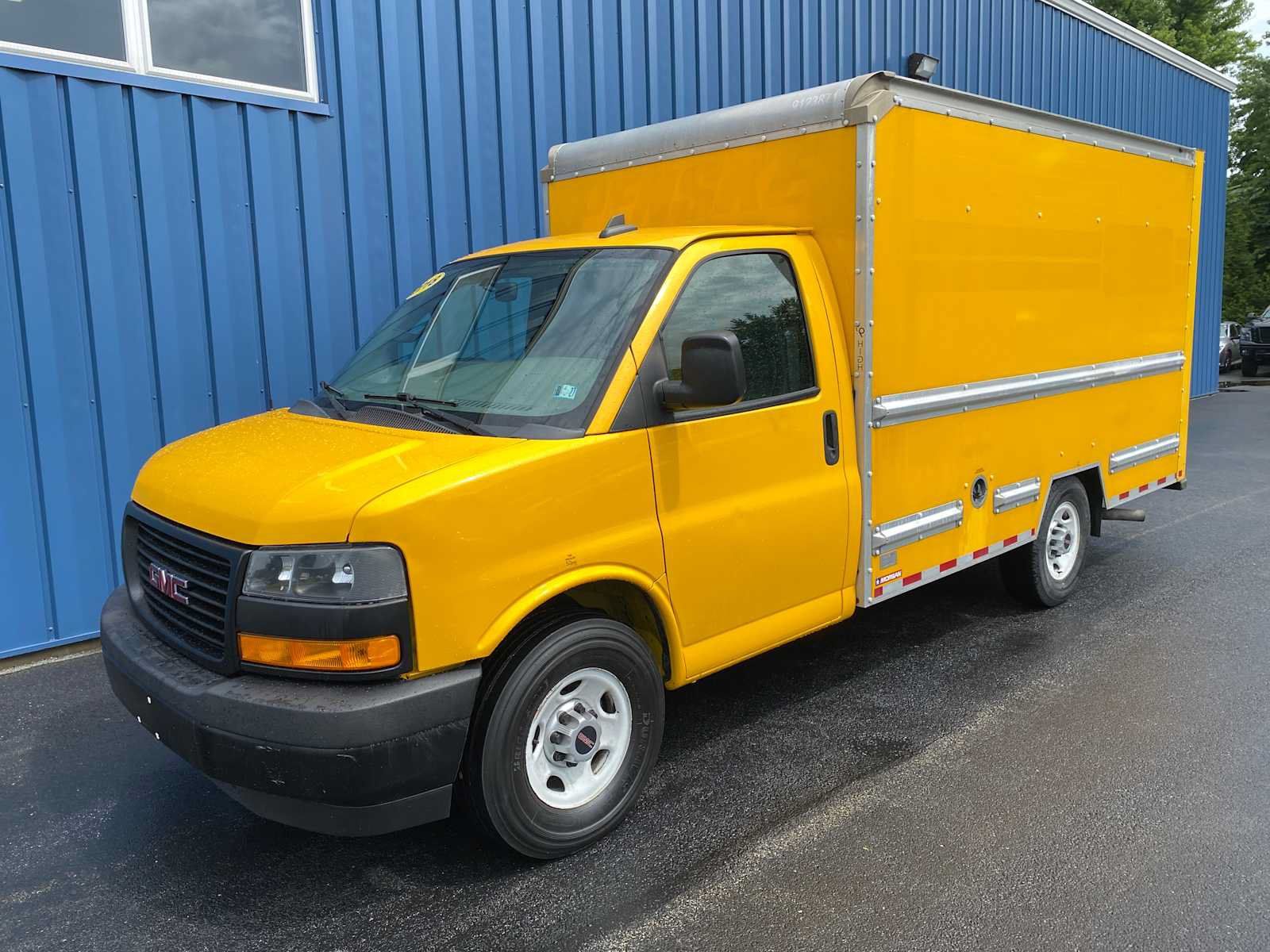 Used 2018 GMC Savana 3500 w/ Driver Convenience Package RWD image 2