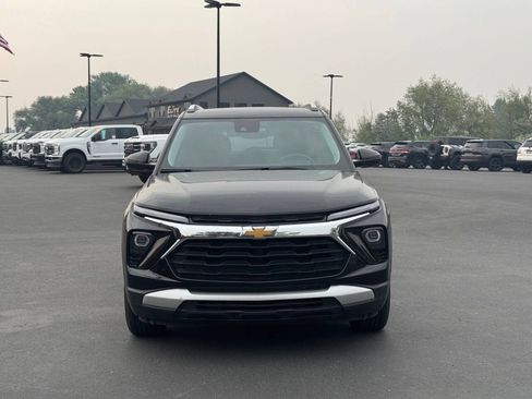 Used 2025 Chevrolet TrailBlazer LT AWD/4WD image 2