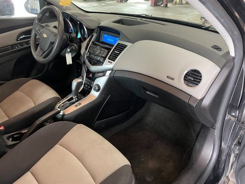 Used 2014 Chevrolet Cruze LS FWD image 18