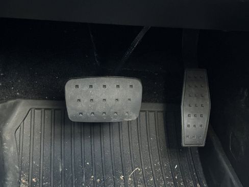 Used 2025 Chevrolet Traverse High Country w/ LPO, Floor Liner Package AWD/4WD image 43