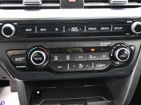 Used 2020 Kia Niro EX Premium image 30