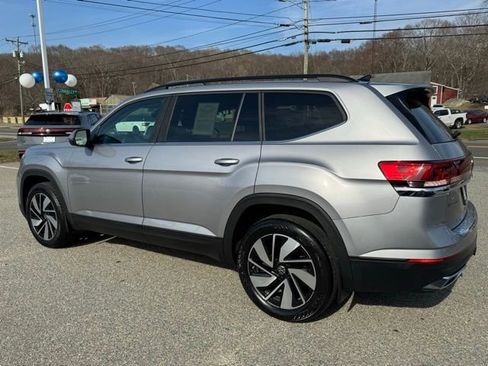 Used 2024 Volkswagen Atlas SE AWD/4WD image 7