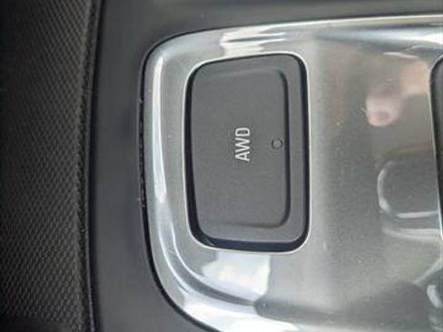 Used 2018 Chevrolet Equinox LS AWD/4WD image 23