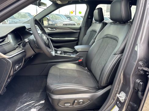 New 2026 Jeep Grand Cherokee L 2WD image 8