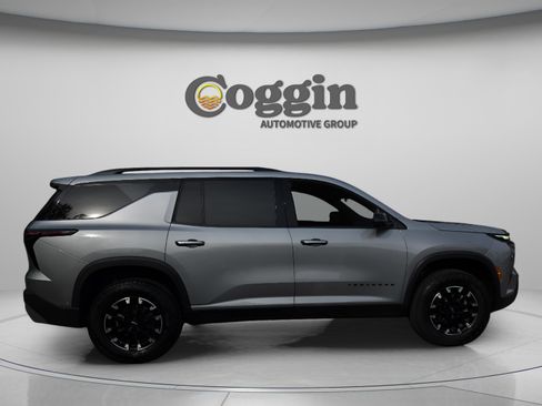 Used 2025 Chevrolet Traverse Z71 w/ Enhanced Driving Package AWD/4WD image 6