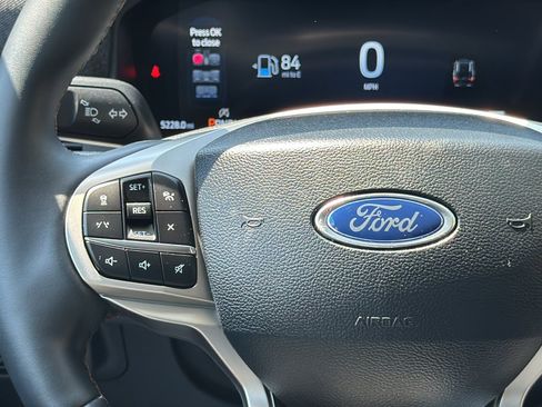 Used 2025 Ford Explorer Active AWD/4WD image 20