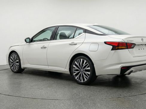 Used 2025 Nissan Altima 2.5 SV FWD image 6