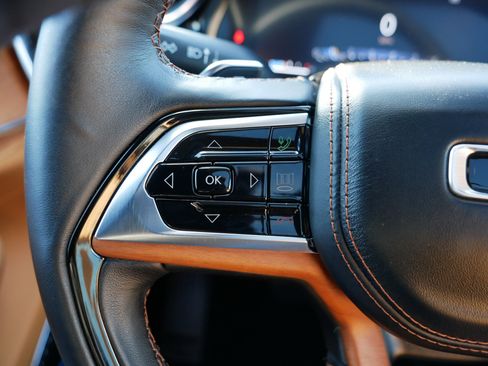 Used 2025 Jeep Grand Cherokee L Summit image 31