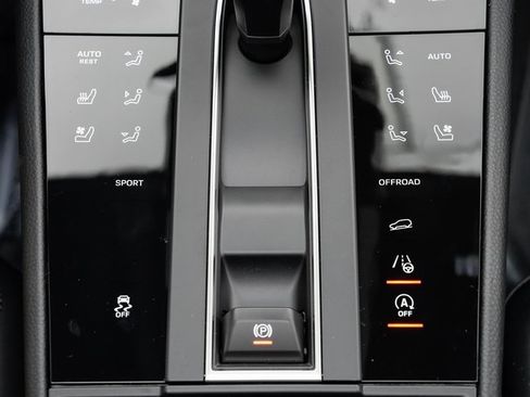 New 2025 Porsche Macan image 19