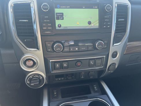 Used 2017 Nissan Titan SL w/ Off-Road Package image 10