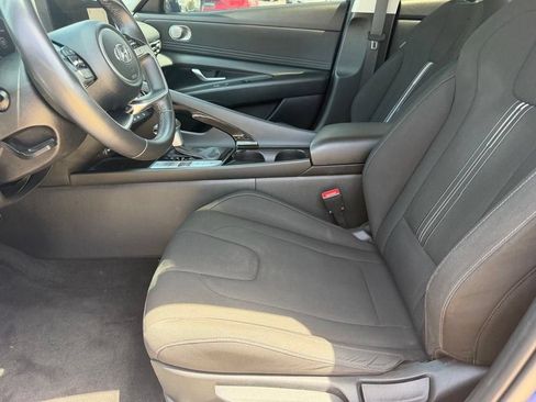 Used 2023 Hyundai Elantra SEL w/ Convenience Package FWD image 10