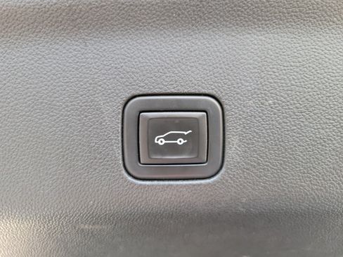 Used 2021 GMC Yukon XL SLT w/ SLT Premium Package AWD/4WD image 9