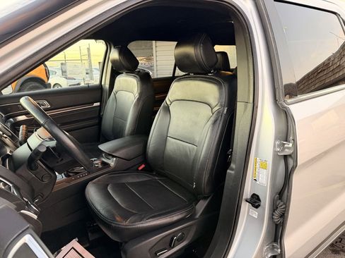 Used 2017 Ford Explorer Limited image 12
