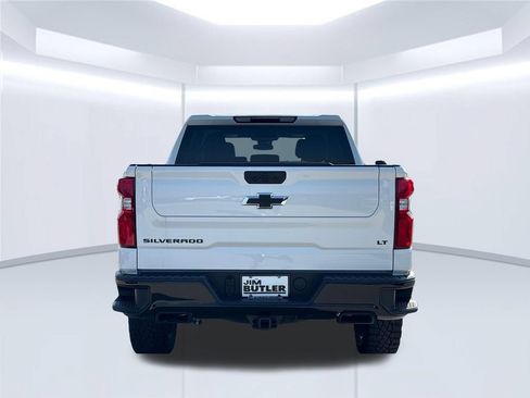 Used 2024 Chevrolet Silverado 1500 LT Trail Boss w/ Dark Appearance Package AWD/4WD image 6