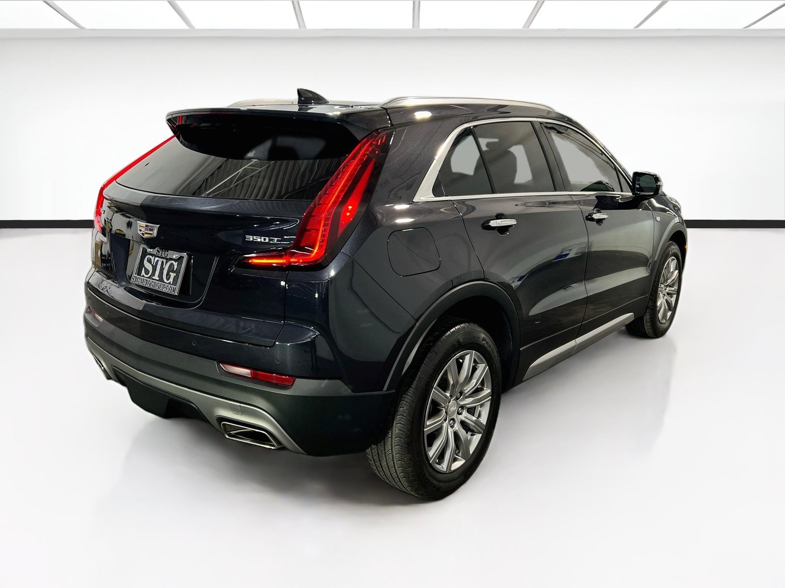 Used 2023 Cadillac XT4 Premium Luxury w/ Trailering Package FWD image 4