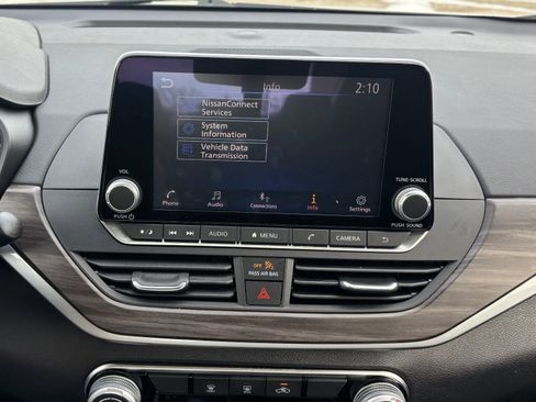 Used 2025 Nissan Altima 2.5 SV image 41