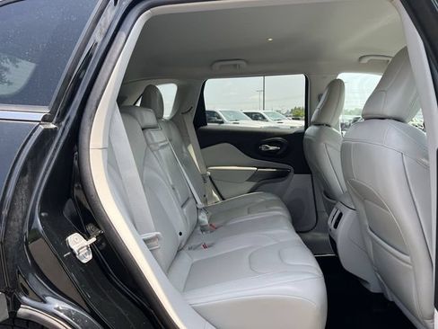 Used 2019 Jeep Cherokee Limited AWD/4WD image 26