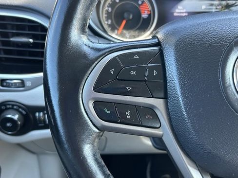 Used 2020 Jeep Cherokee Limited image 21