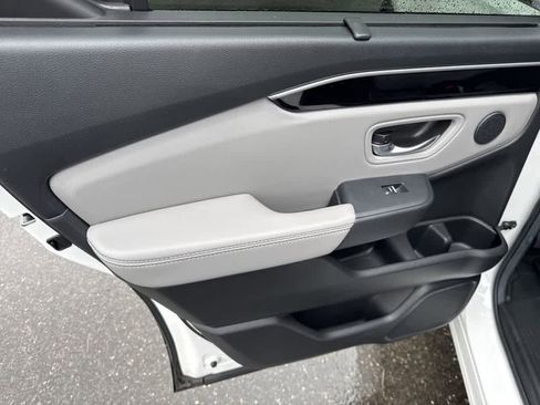 Used 2025 Honda Pilot Touring image 18