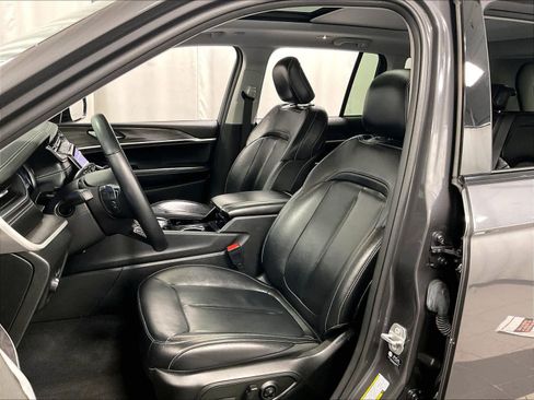 Used 2022 Jeep Grand Cherokee Limited image 10