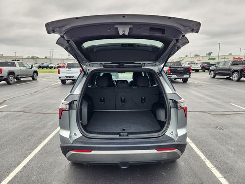 Used 2026 Chevrolet Equinox LT FWD image 10