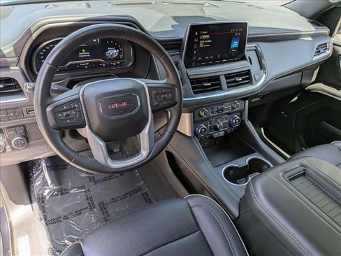 Used 2023 GMC Yukon SLT AWD/4WD image 10