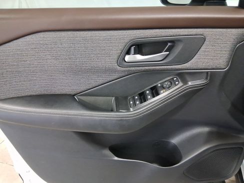 Used 2021 Nissan Rogue SV FWD image 18