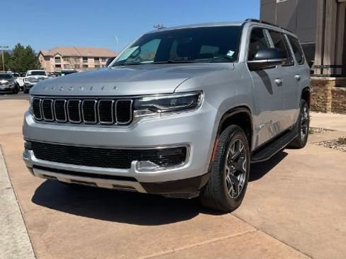 Used 2024 Jeep Wagoneer Series III AWD/4WD image 4