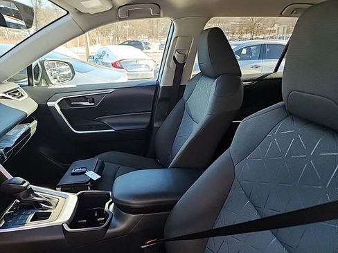 Used 2024 Toyota RAV4 XLE w/ Convenience Package image 6