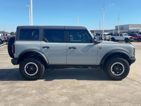 Used 2024 Ford Bronco Badlands image 2