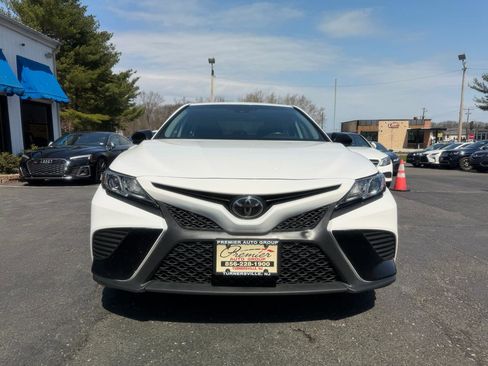 Used 2020 Toyota Camry SE image 2