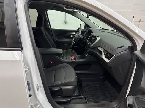 Used 2023 GMC Terrain SLE image 17