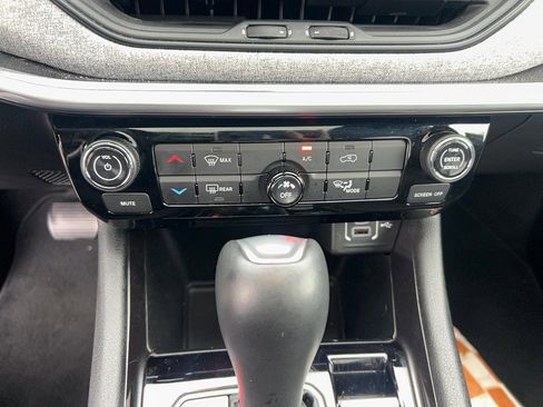 Used 2024 Jeep Compass Latitude w/ Sun and Sound Group image 20