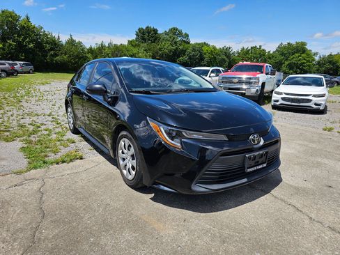 Used 2023 Toyota Corolla LE FWD image 2