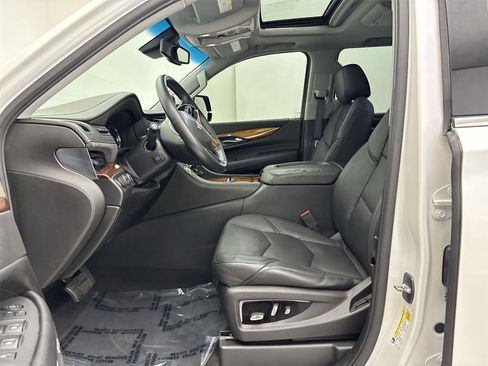 Used 2016 Cadillac Escalade Premium AWD/4WD image 25