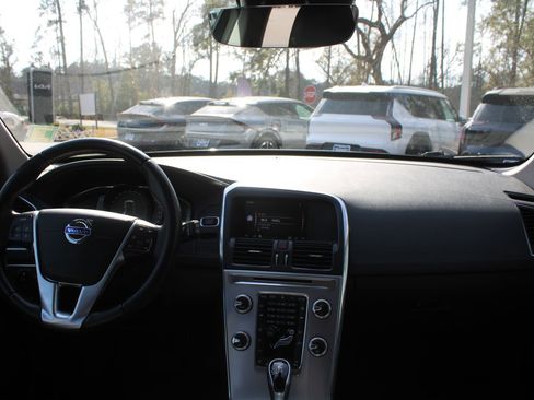 Used 2017 Volvo XC60 T6 Dynamic w/ Climate Package image 25