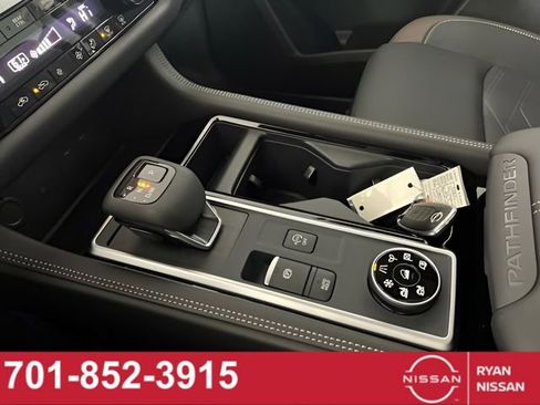 New 2025 Nissan Pathfinder Platinum image 24