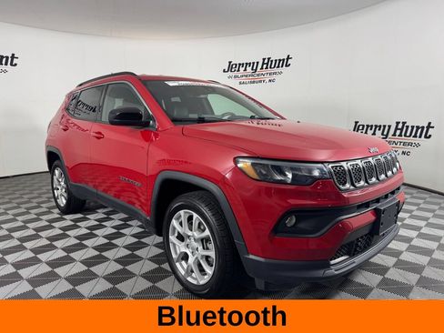 Used 2023 Jeep Compass Latitude AWD/4WD image 6
