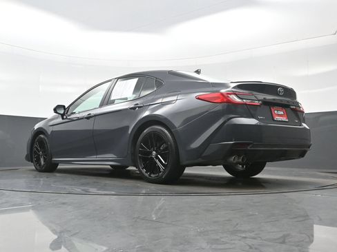 Used 2025 Toyota Camry SE FWD image 30
