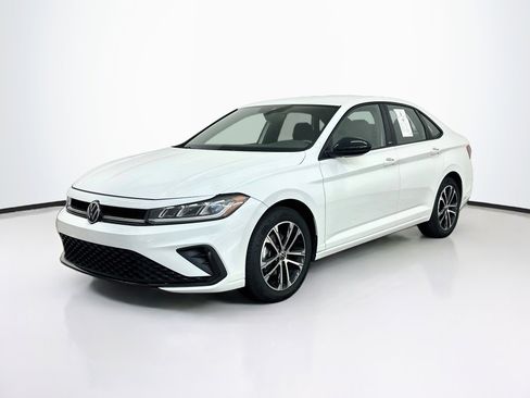 Used 2025 Volkswagen Jetta Sport FWD image 3